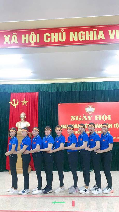 May áo phông cờ đỏ