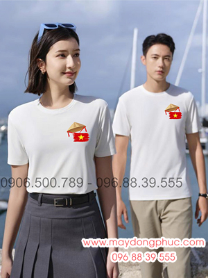 May Áo phông màu trắng in hình lá cờ đỏ cùng với nón lá