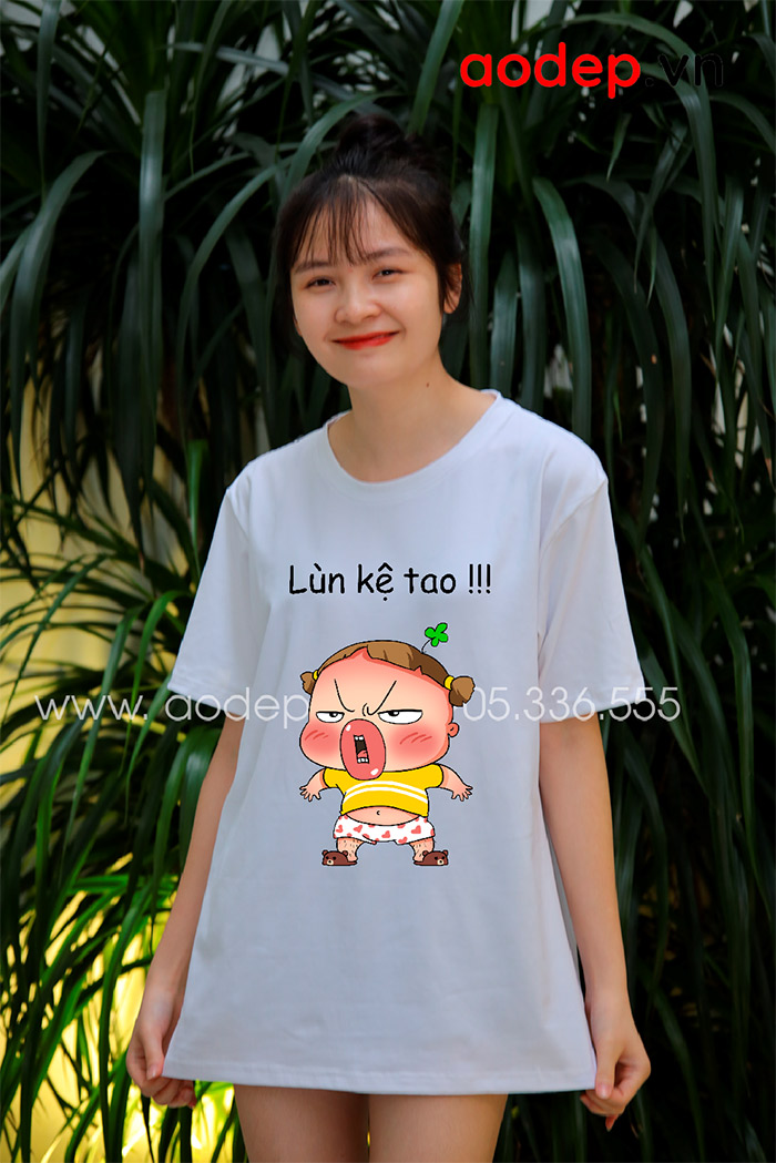 May áo phông form rộng màu trắng Lùn kệ tao | May ao phong dong phuc