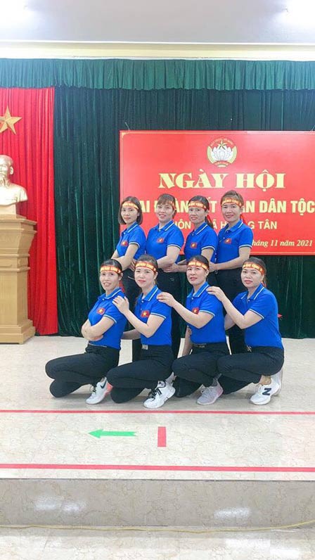 May áo phông cờ đỏ | May ao phong dong phuc