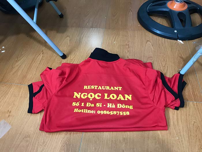 May áo phông màu đỏ Nhà hàng Ngọc Loan | May ao phong dong phuc