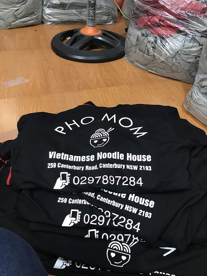 May áo phông Nhà hàng Pho Mom | May ao phong dong phuc